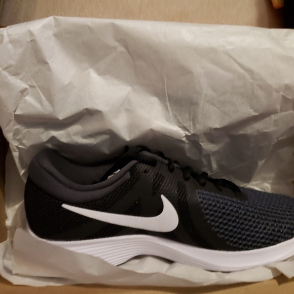 Nike - Picture 3 of 4